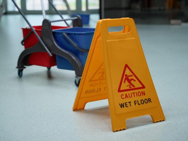Home 4 When Should Wichita, KS Businesses Outsource Commercial Cleaning Services?